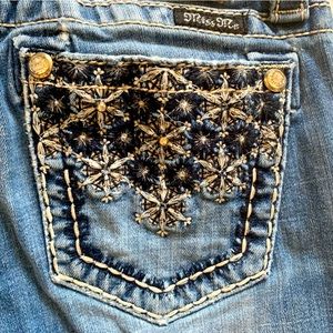 Miss Me size 26, 34 length. Good condition.